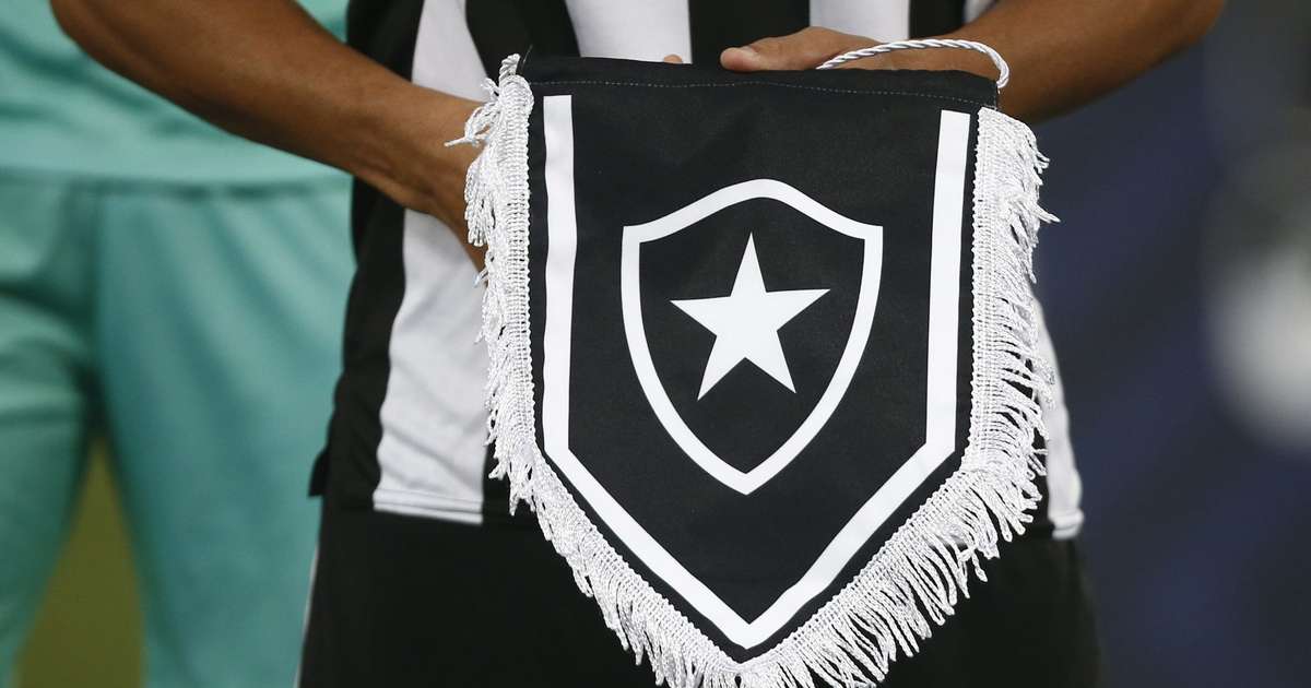 De saída? Botafogo recebe proposta de rival do Brasileirão por titular e toma decisão