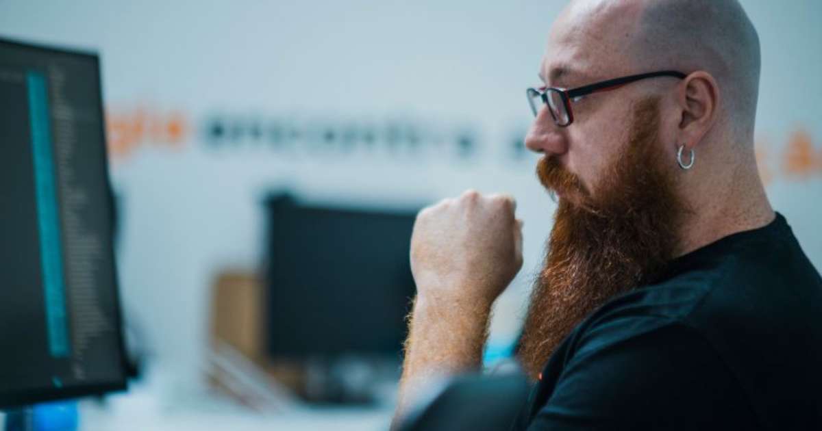 IA reposiciona profissionais de tecnologia, priorizando governança e orquestração