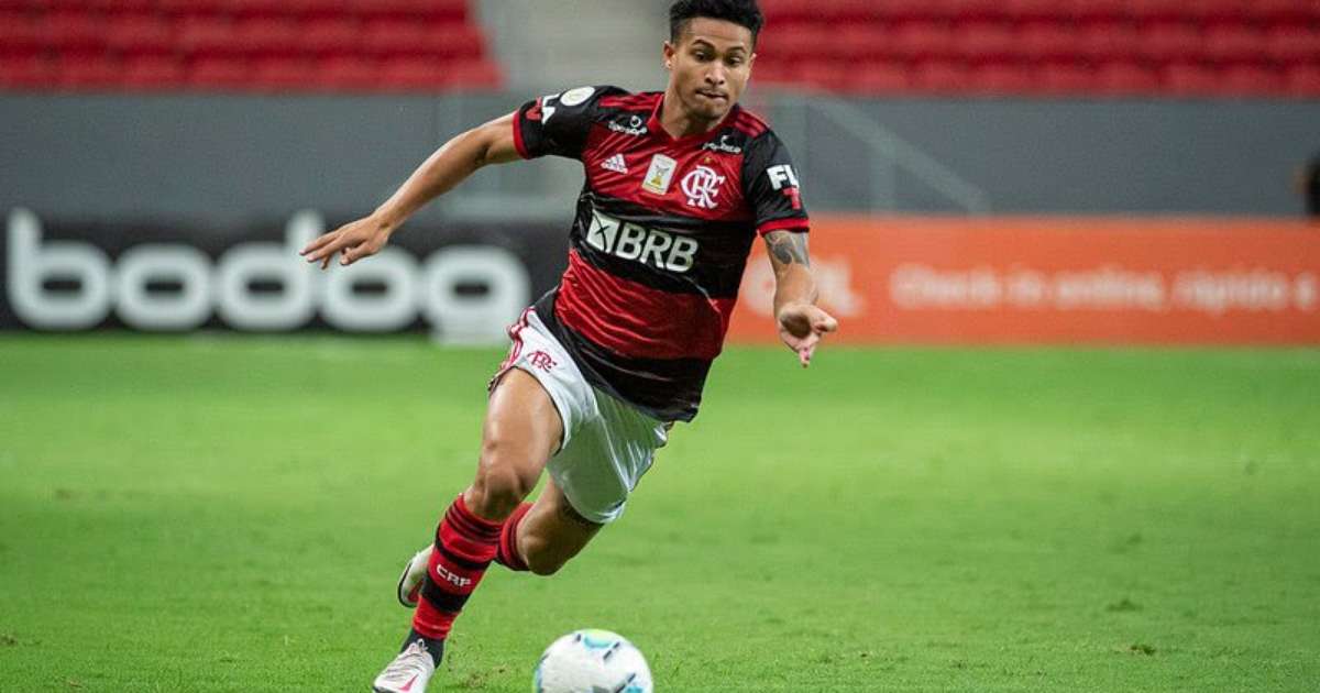 Atlético de Madrid avança em negociações para reforçar meio-campo com ex-jogador do Flamengo