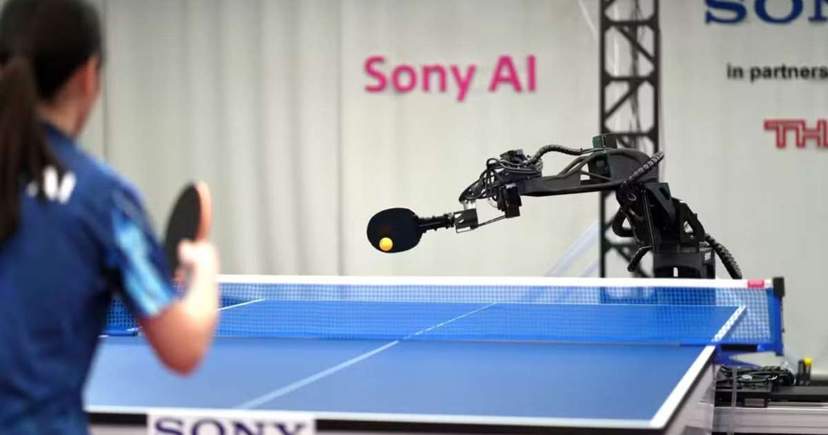 Robô jogador de tênis de mesa supera humanos profissionais no esporte