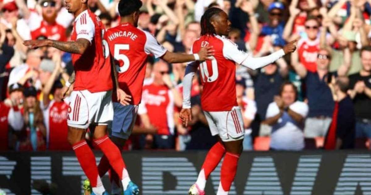 Arsenal vence Newcastle e recupera liderança do Inglês