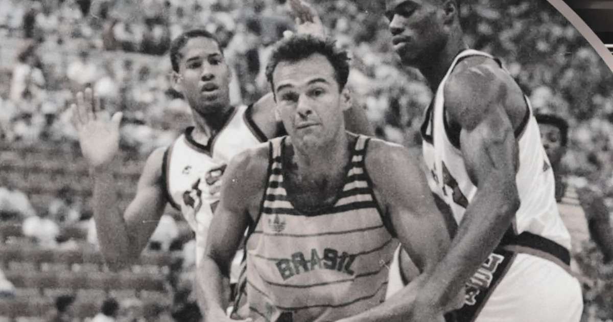 Corinthians presta tributo a Oscar Schimidt com homenagem especial na Neo Química Arena