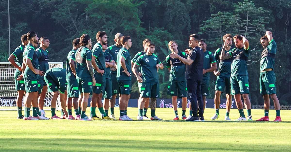 Chapecoense tenta sair da lanterna e reagir no Brasileirão