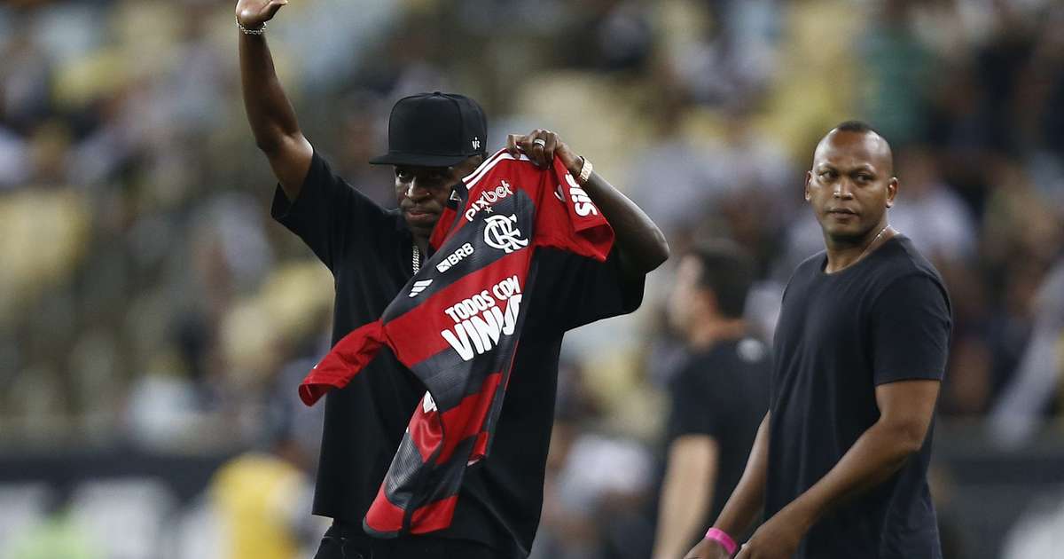 Torcida do Flamengo se posiciona em defesa de Vinícius Júnior após polêmica nas redes sociais