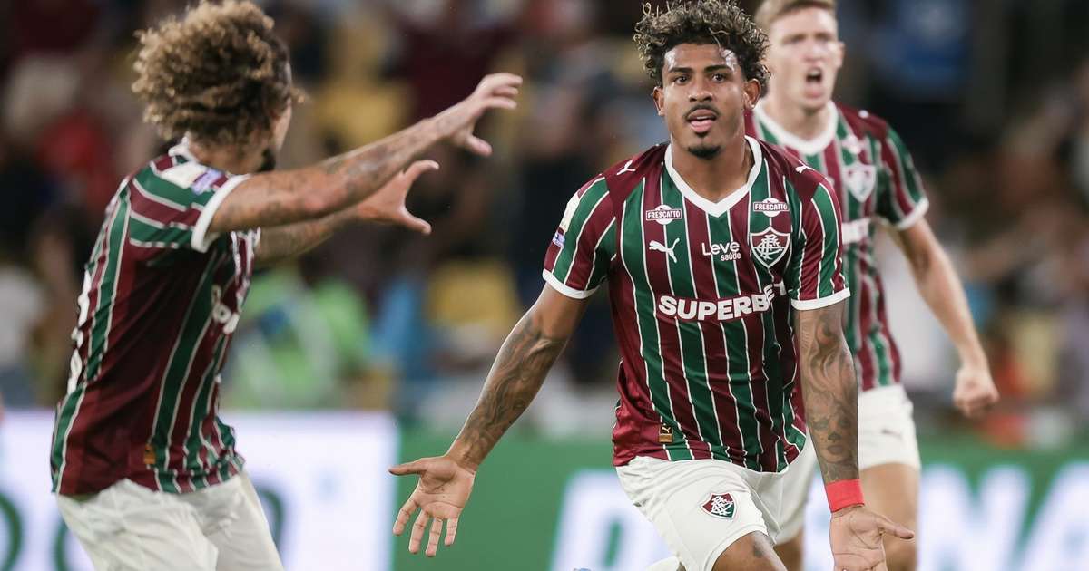 John Kennedy comenta possível chegada de Hulk ao Fluminense e anima torcida