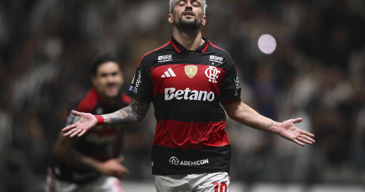 Arrascaeta elogia a evolução tática sob o comando de Leonardo Jardim