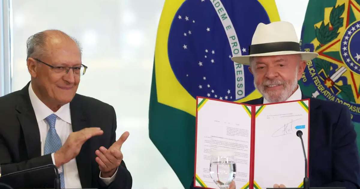 "Feito a ferro, suor e sangue": Lula assina tratado Mercosul-UE após 27 anos de espera