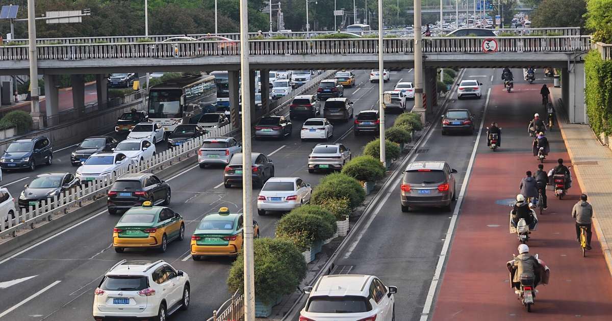 Viagem ao coração da indústria automotiva chinesa: um passeio por Pequim, o Rio Ebro, a Chery e as Ruas Silenciosas