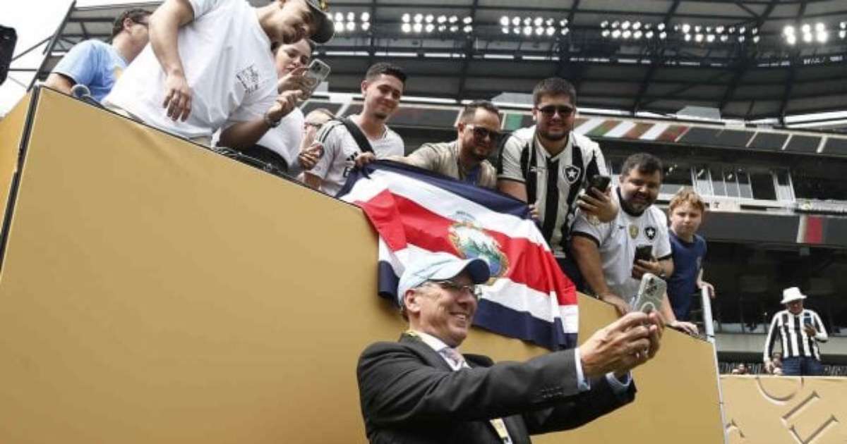 John Textor vive, enfim, o dia de "juízo final" no Botafogo