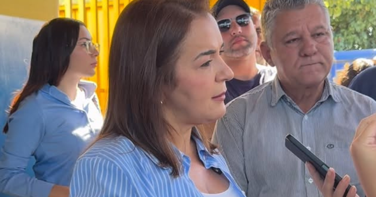 Prefeita defende lei que proíbe mulheres trans em banheiros femininos: 'Óbvio'