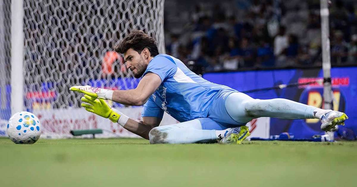 Otávio, ex-Cruzeiro, alcança marca histórica na Libertadores ao igualar Dida