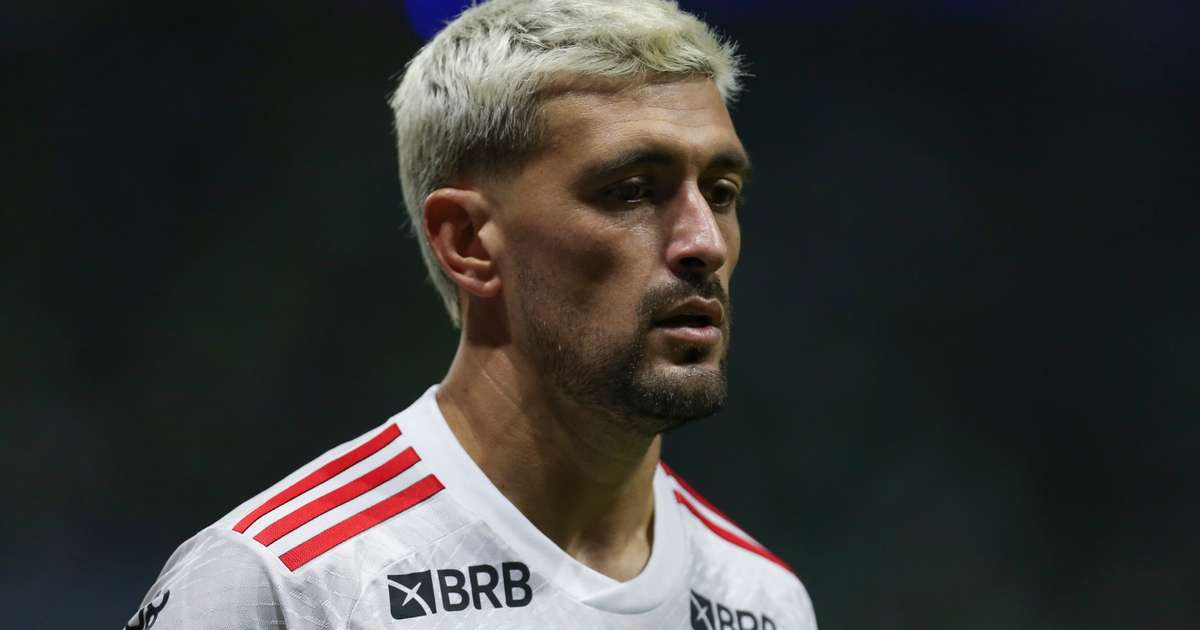 Arrascaeta se submete a cirurgia na clavícula e aguarda alta médica para retorno aos treinos