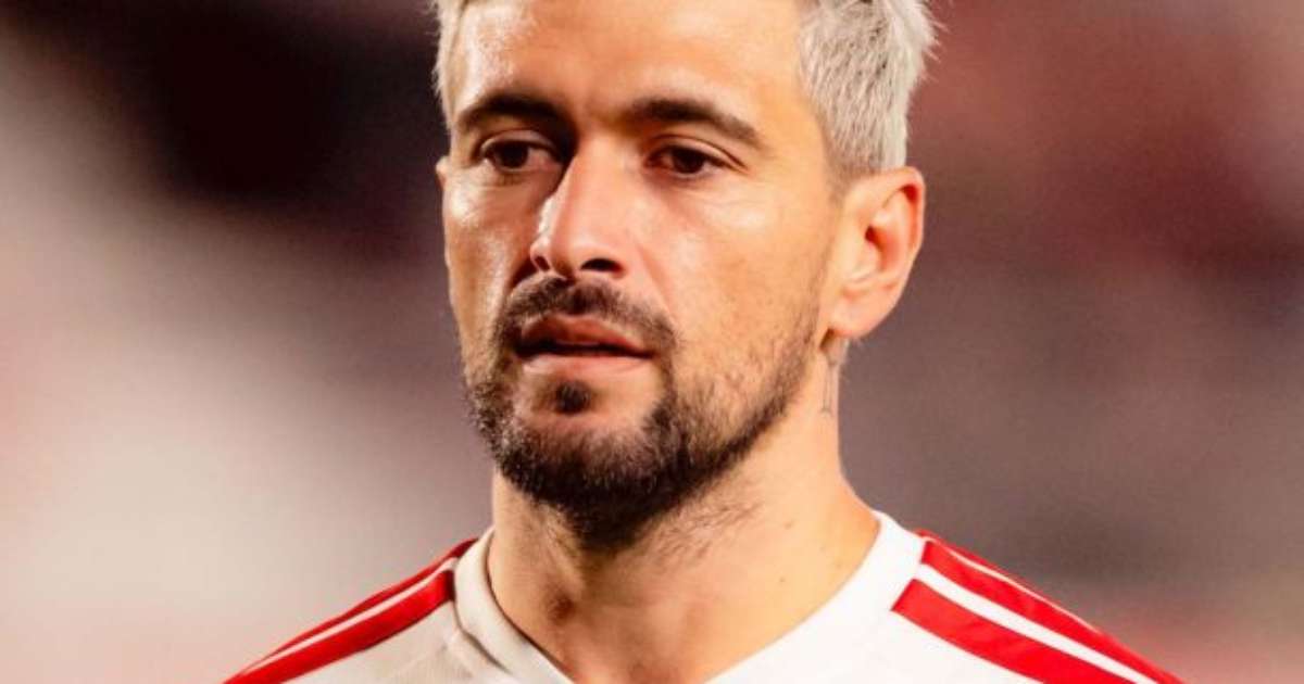 Flamengo em Alerta: Arrascaeta é Substituído em Jogo contra Estudiantes e Encaminhado ao Hospital