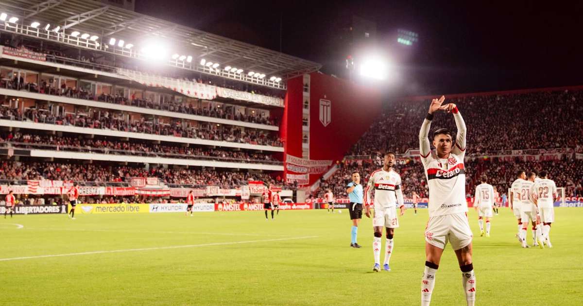 Flamengo e Estudiantes Empatam em Partida Marcada por Expulsões e Pressão Intensa