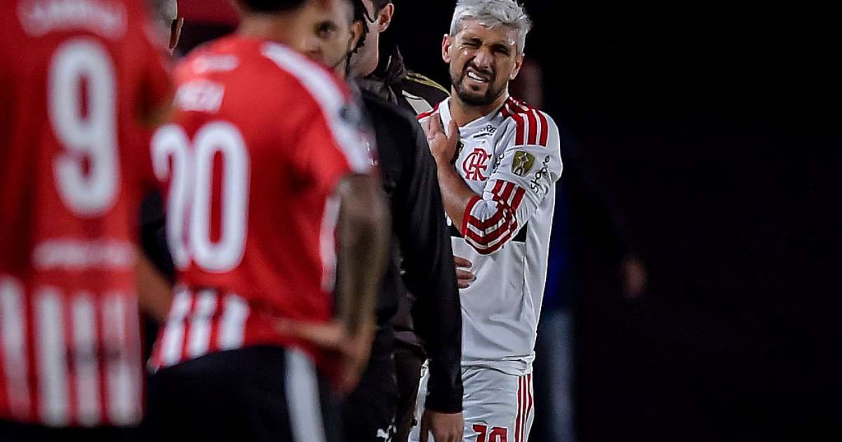 Arrascaeta enfrenta lesão na clavícula e gera apreensão para a Copa do Mundo