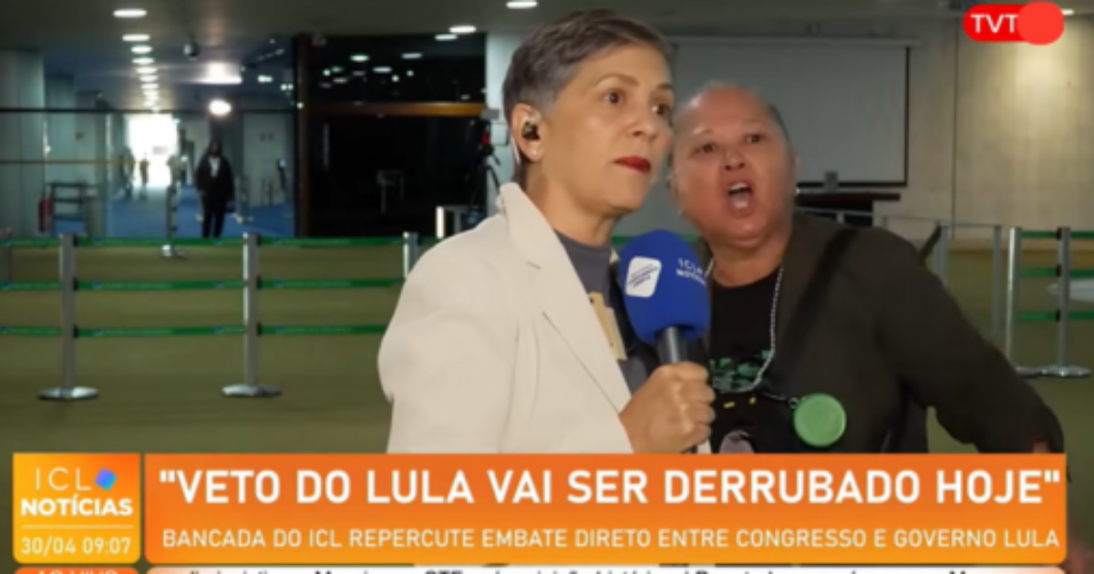 Mulher invade reportagem ao vivo e jornalista repreende: 'Ninguém te convidou'