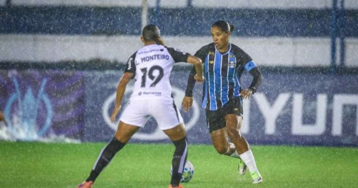 Corinthians triunfa sobre Grêmio em duelo molhado e amplia liderança no Brasileirão Feminino