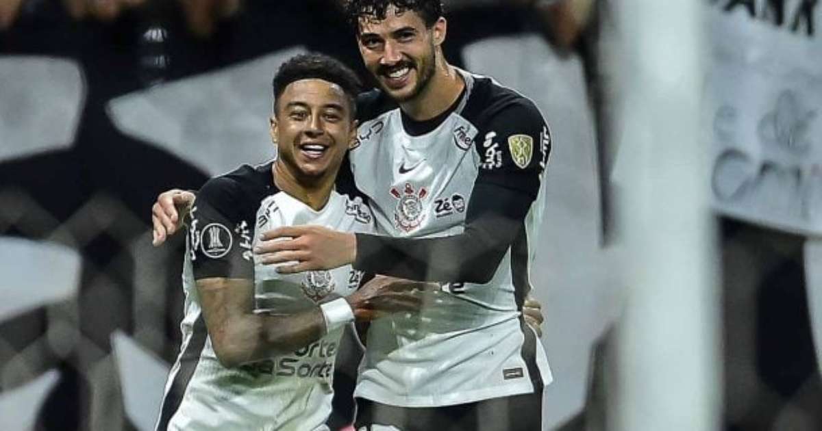 Com direito a olé, Corinthians vence Peñarol e segue 100% na Libertadores