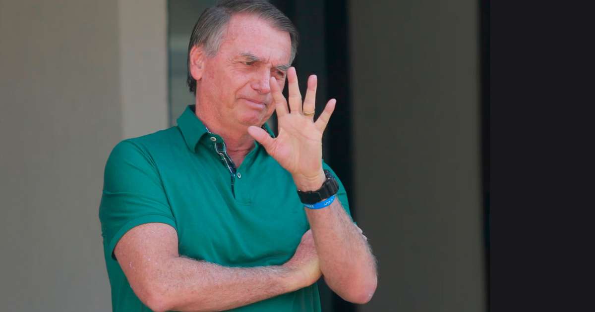 Bolsonaro tem crises de soluço e pressão instável após receber alta, diz relatório médico