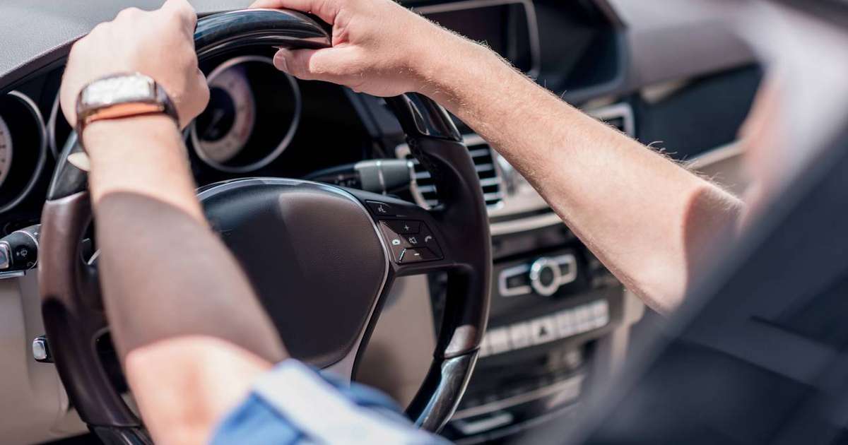 Ciência do clique perfeito: como engenharia de precisão em carros de luxo