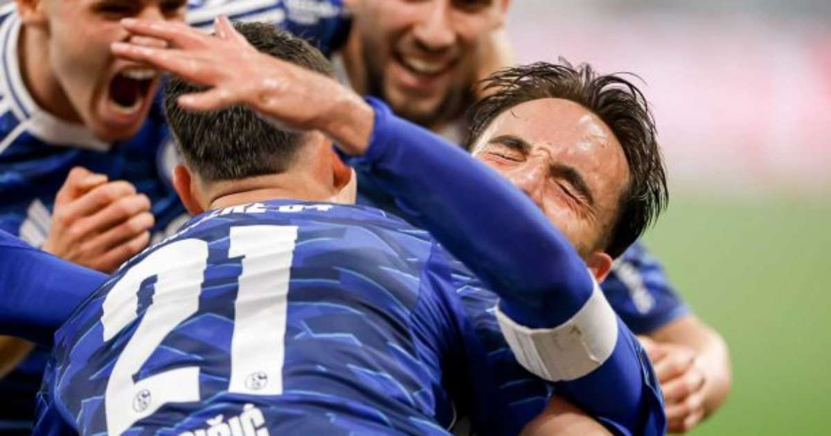 Schalke vence e está de volta à elite da Alemanha