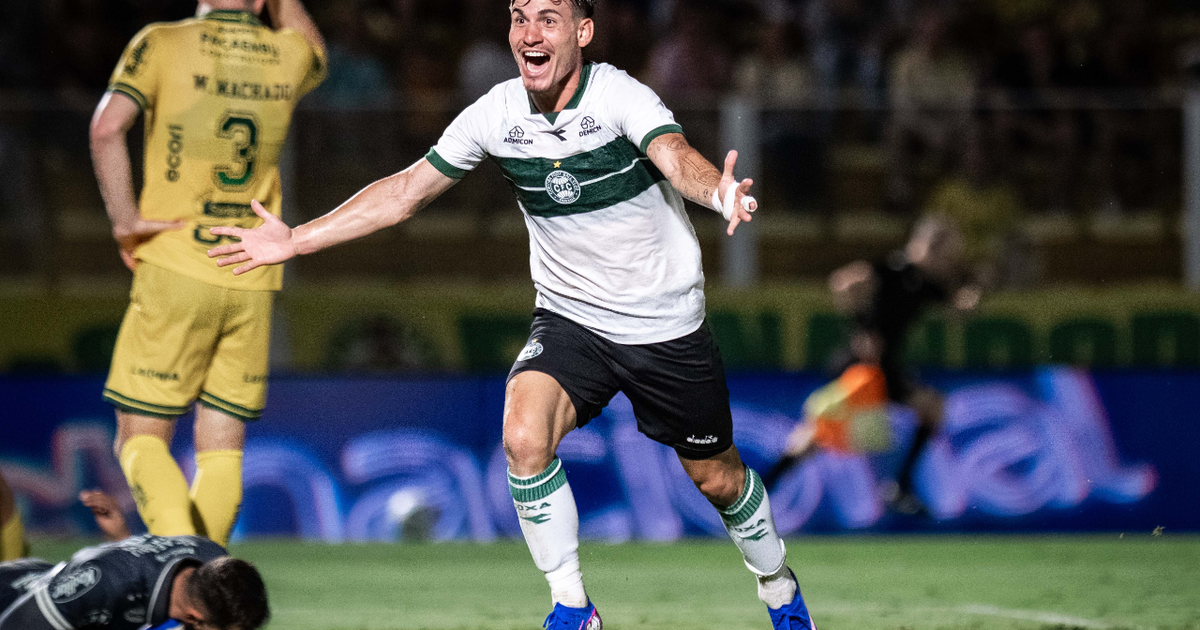Coritiba visita o Vitória de olho no G-4 do Brasileirão