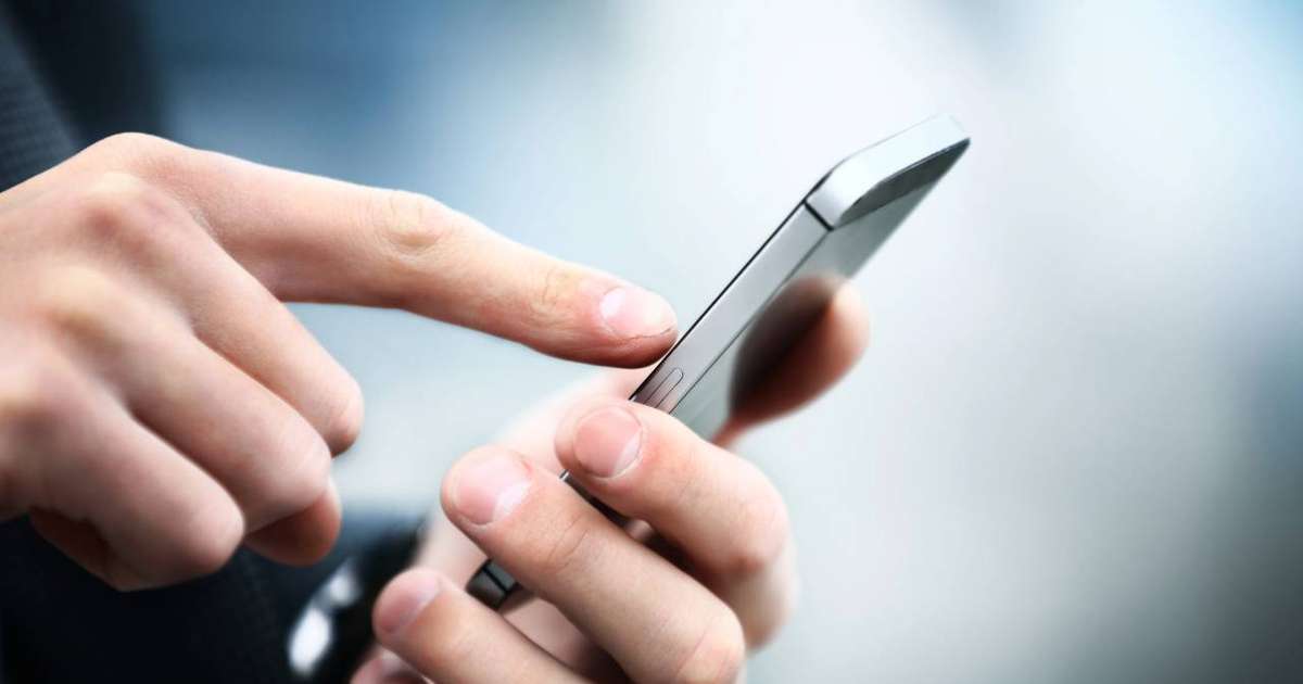 Entre o toque e a ilusão: por que sentimos o celular vibrar mesmo quando ele está em silêncio