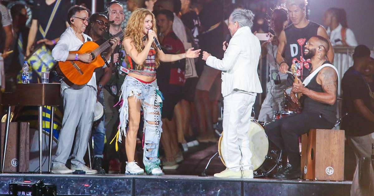 Maria Bethânia e Caetano Veloso sobem ao palco de Shakira em Copacabana para megashow histórico — image 3