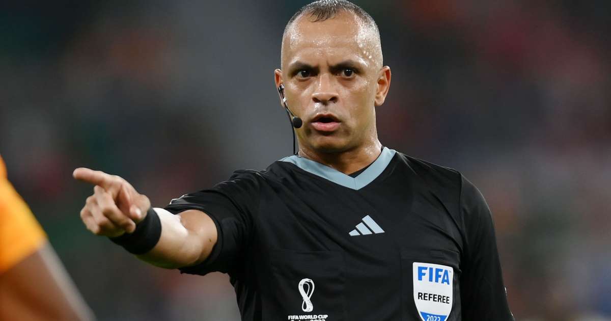 Wilton Pereira Sampaio irrita torcedores com arbitragem em clássico carioca: "Gosta de polêmica"