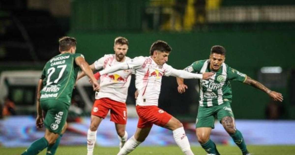 Bragantino vira e afunda a Chapecoense na lanterna