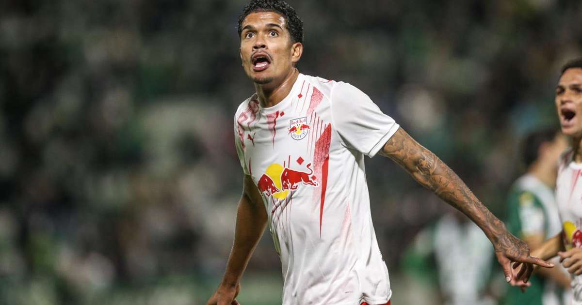 Red Bull Bragantino vence e se aproxima do G-6 do Brasileirão