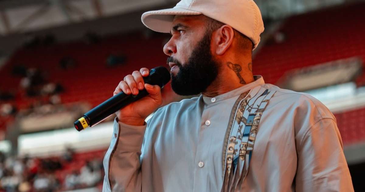Daniel Alves discursa em religioso na Espanha: ‘Na prisão, Cristo me fez livre’