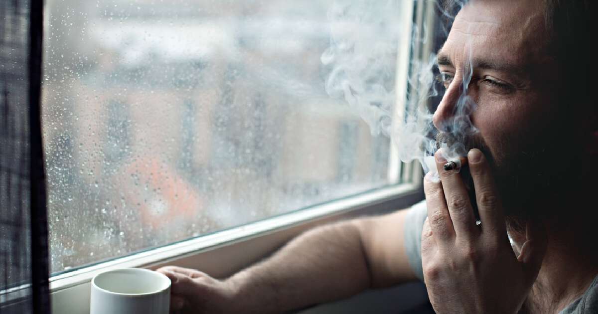 O que acontece no seu cérebro quando você mistura café com cigarro e por que essa dupla pode estar sabotando quem tenta parar de fumar