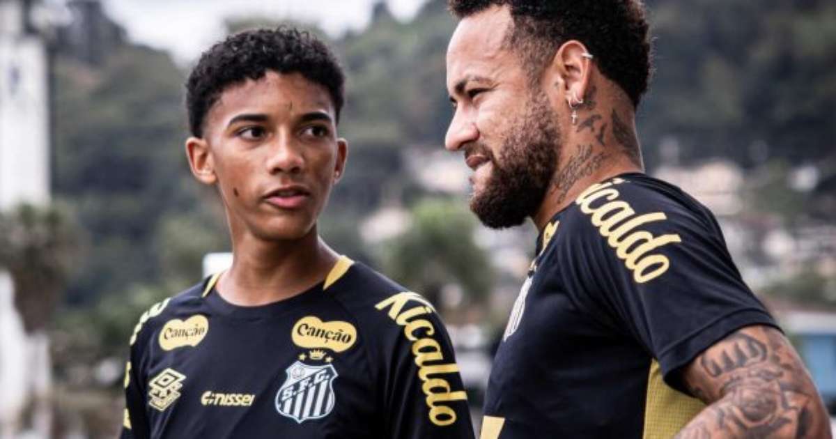 Clima de paz? Neymar e Robinho Jr dividem mesa no jantar do Santos