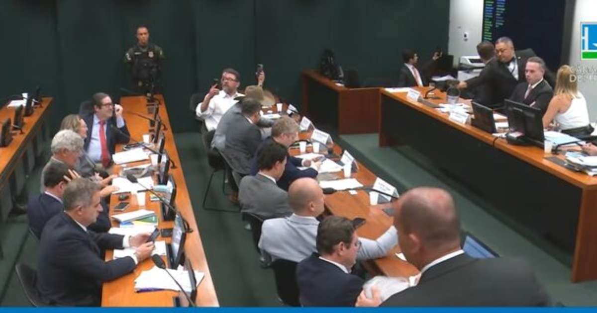 Conselho de Ética aprova punição de 3 deputados por ocupação da mesa da Câmara