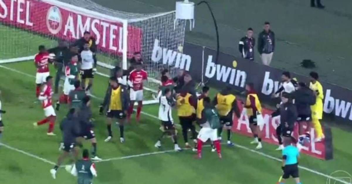 Empate Controverso entre Corinthians e Santa Fe em Encerramento Agitado