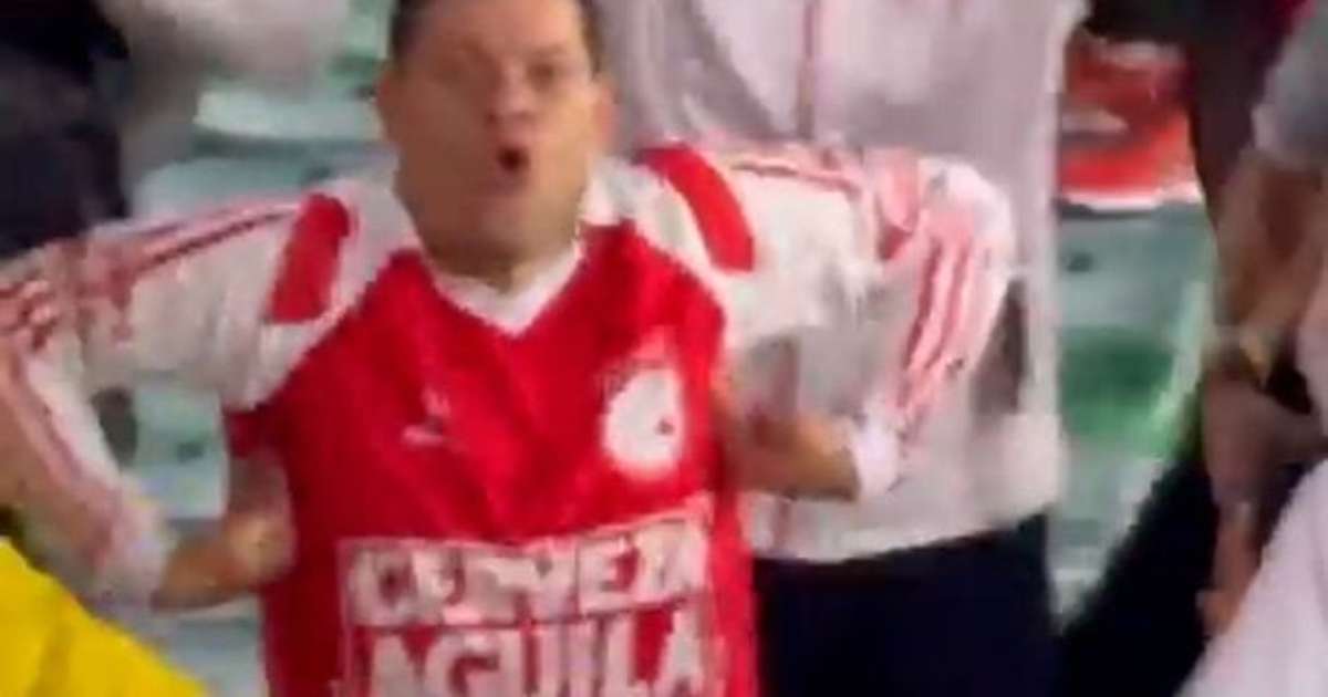 Torcedores do Santa Fe fazem gestos racistas em jogo contra o Corinthians