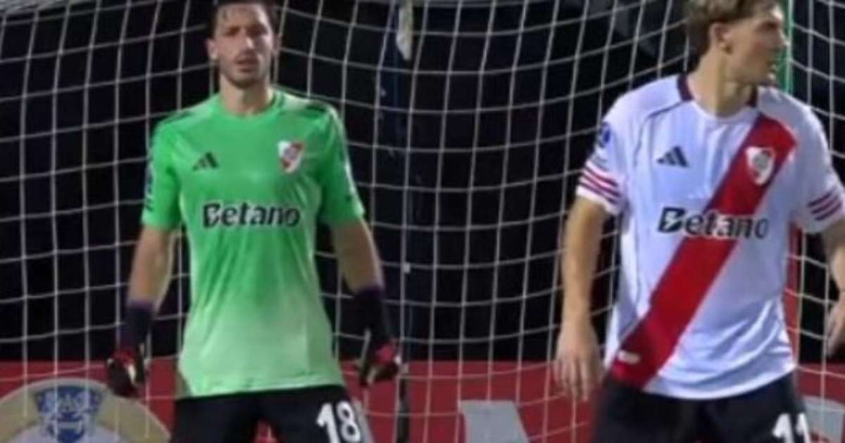 Viña Assume o Gol no River Plate em Surpreendente Mudança Tática