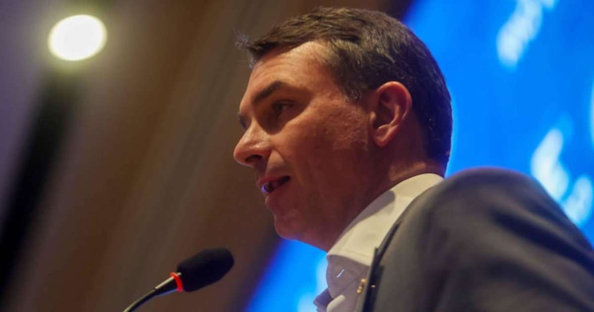 Flávio Bolsonaro acusa Moraes de 'articular para deixar Eduardo inelegível'
