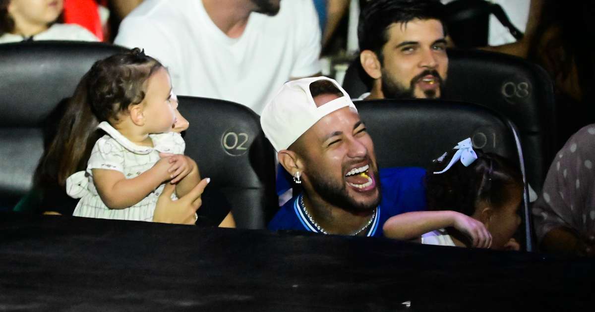 Neymar fecha circo para família e dança durante apresentação; veja imagens
