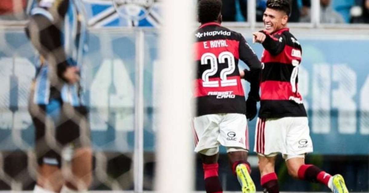 Flamengo supera Grêmio fora de casa e reduz distância para o líder Palmeiras