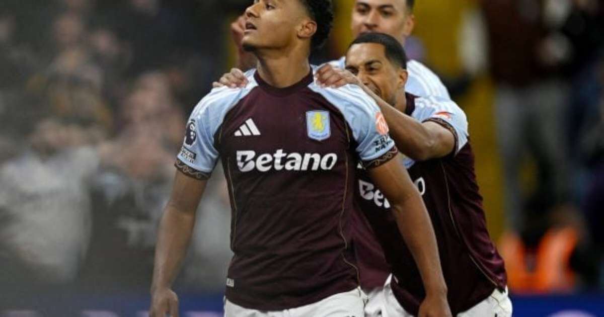 Aston Villa vence o Liverpool e garante vaga na Champions