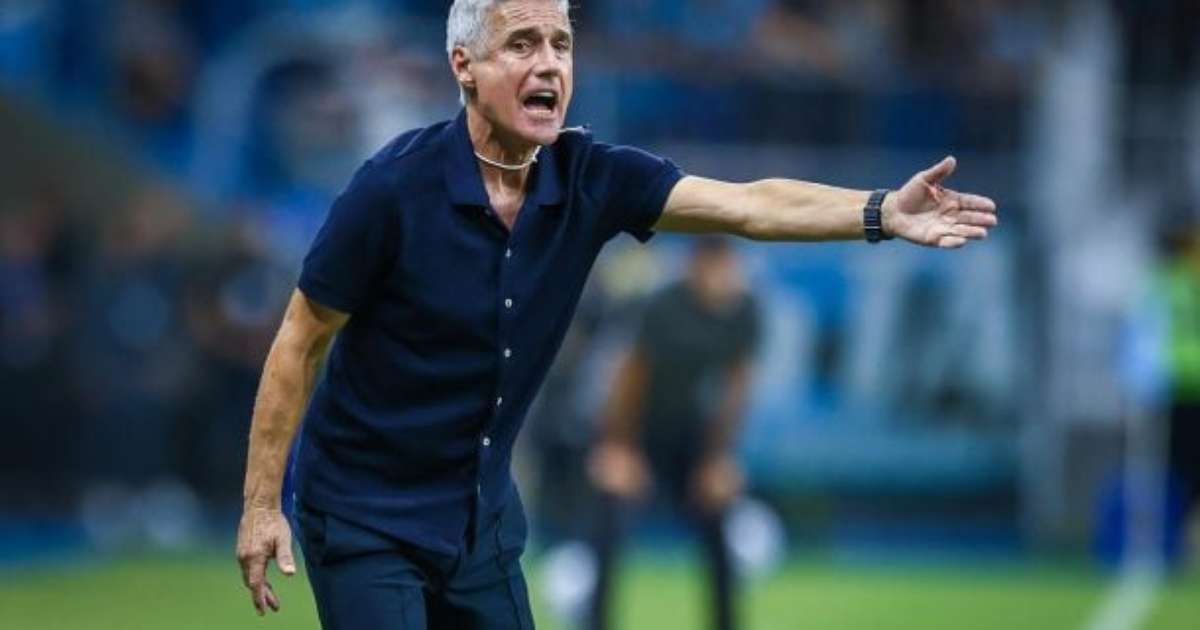 Castro elogia time e diz ter "dinâmicas" com dois esquemas no Grêmio