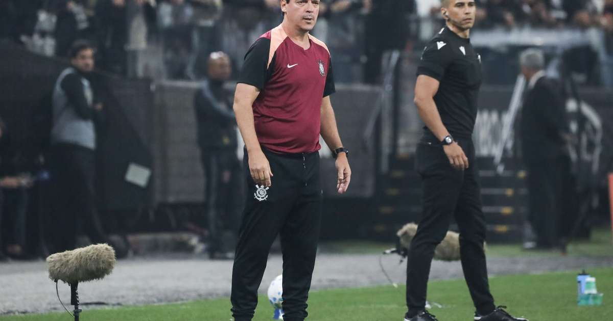 Confronto em Campo: Diniz e Gabriel Paulista Trocam Palavras Durante Vitória do Corinthians