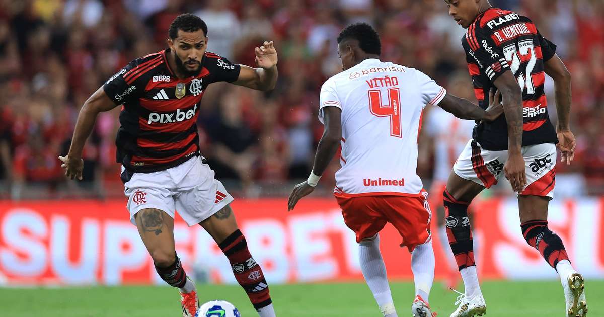 Flamengo reconhece falha na negociação de Juninho após brilhante atuação no futebol mexicano
