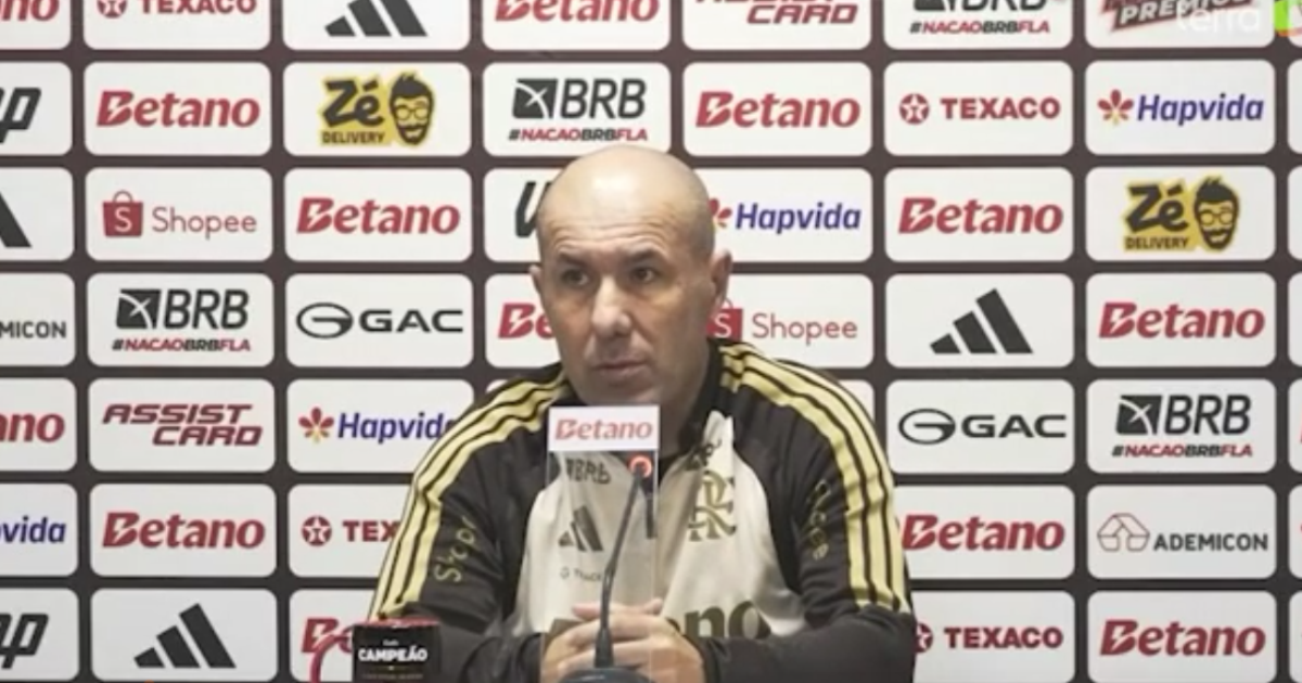 Jardim critica gramado sintético do Athletico-PR após empate duro