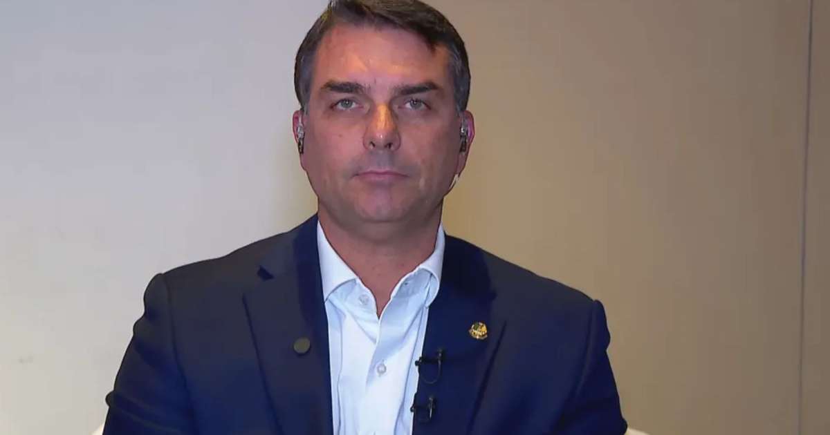 Flávio Bolsonaro confirma visita a Daniel Vorcaro em prisão domiciliar; veja vídeo