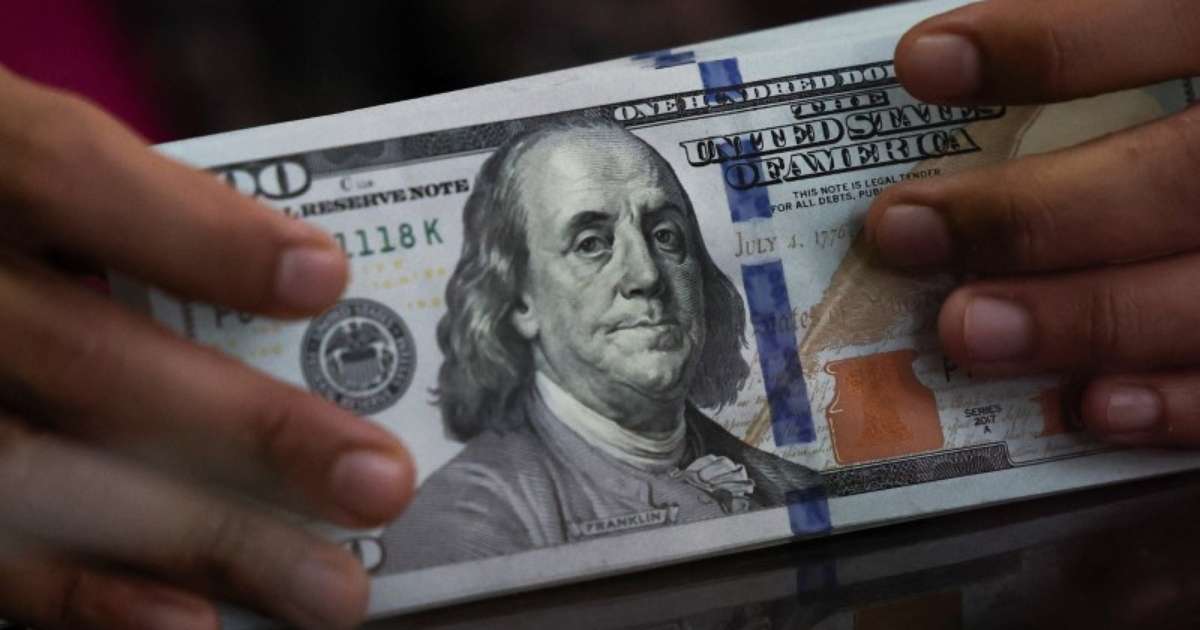 Dólar sobe ante o real na abertura sob influência do exterior