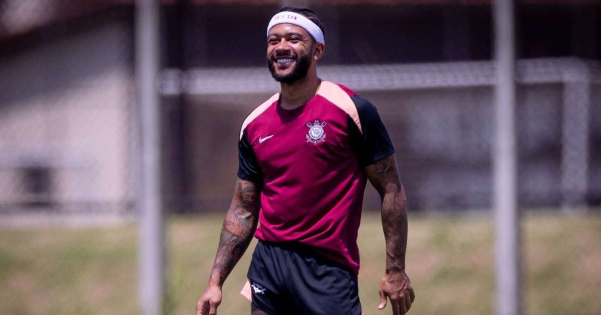 Memphis Depay Sofre Lesão na Panturrilha e Retorno ao Corinthians É Adiado