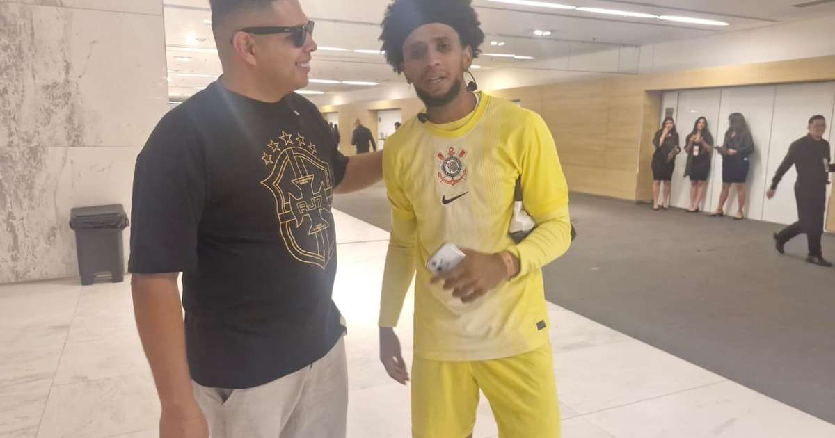 Entregador se Inspira em Ídolo do Flamengo e Cria Personagem Focado no Mundo do Futebol